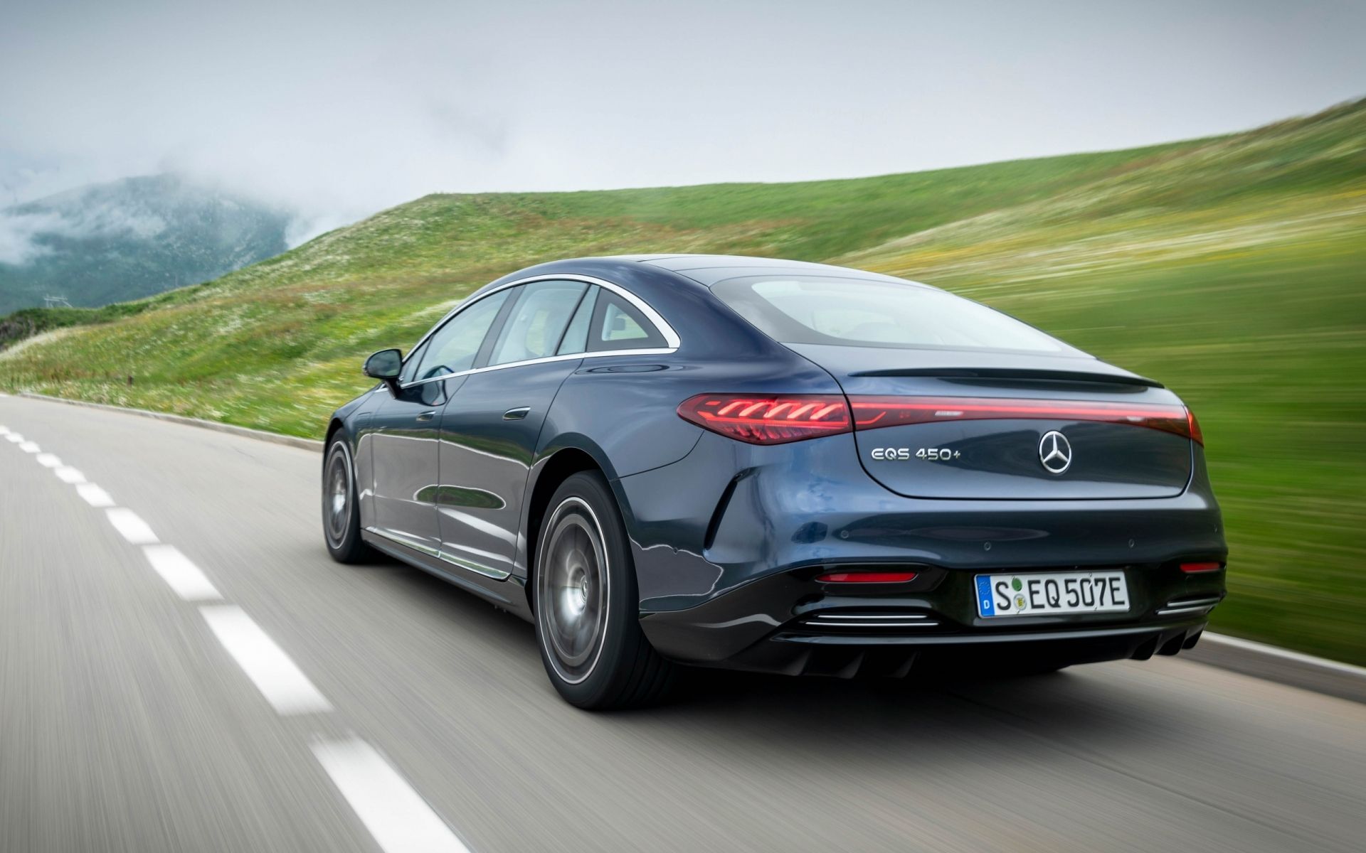Interiér Mercedes-Benz EQS s Hyperscreen displejem